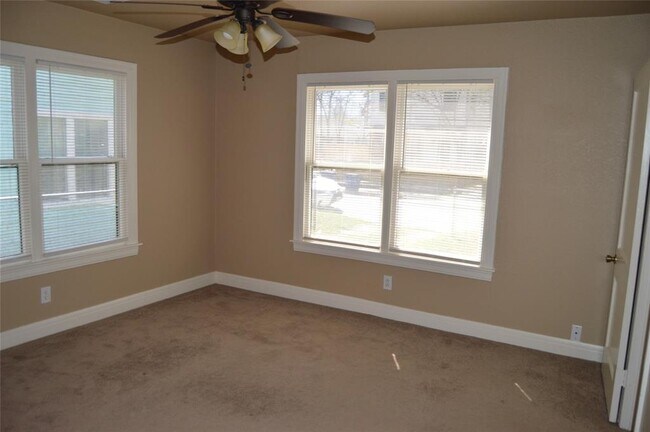 Foto del edificio - 2616 E 3rd St