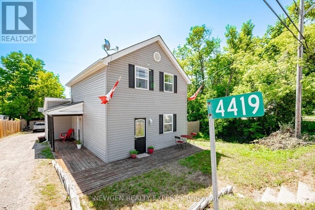 Photo du bâtiment - 4419 HWY 7 HIGHWAY