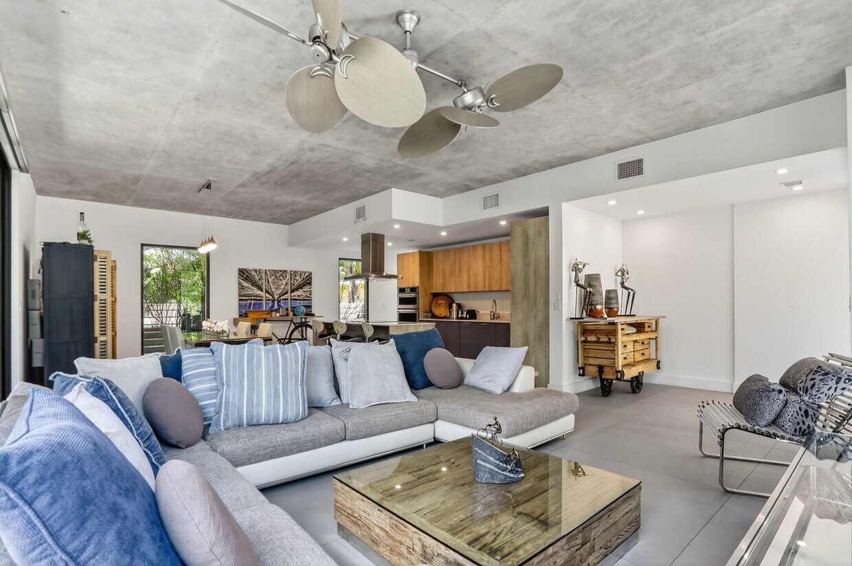 Foto principal - 925 NE 6th St