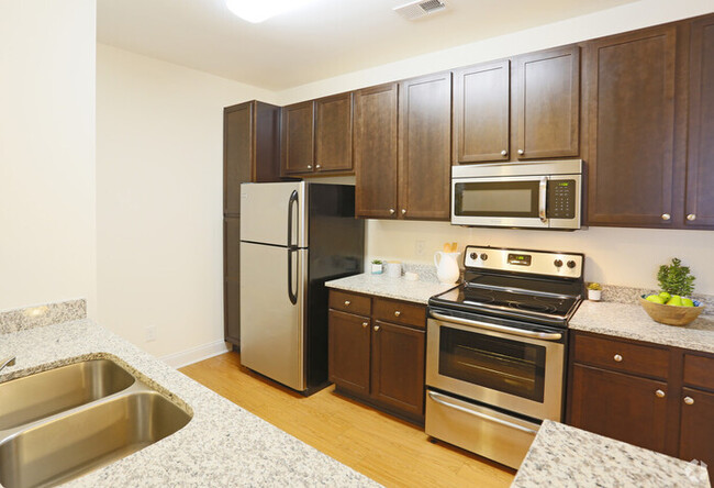Building Photo - Gorgeous Two Bedroom Two Bath