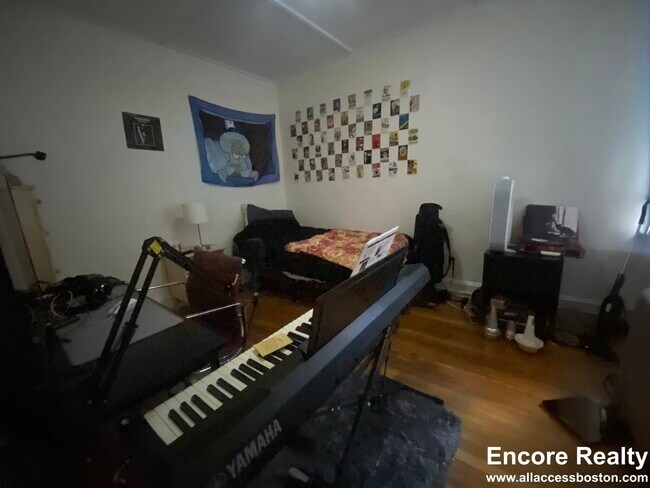 Building Photo - 160 Ipswich St