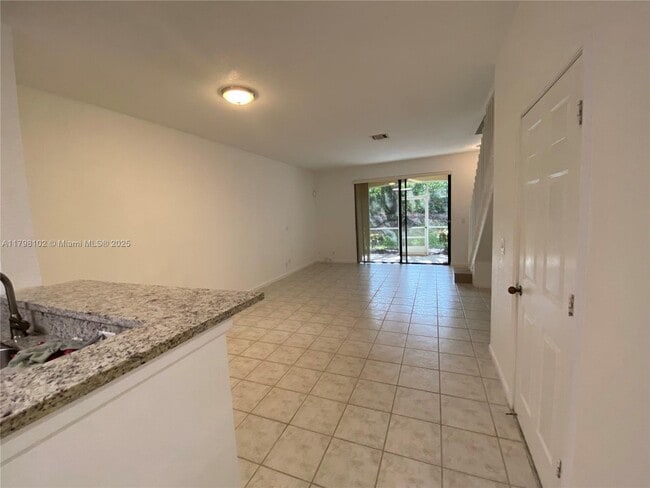 Foto del edificio - 4114 Forest Dr