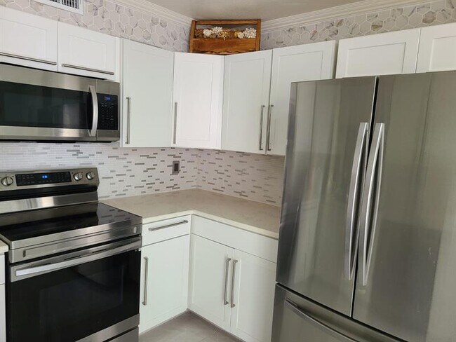 Foto del edificio - 13851 Oneida Dr