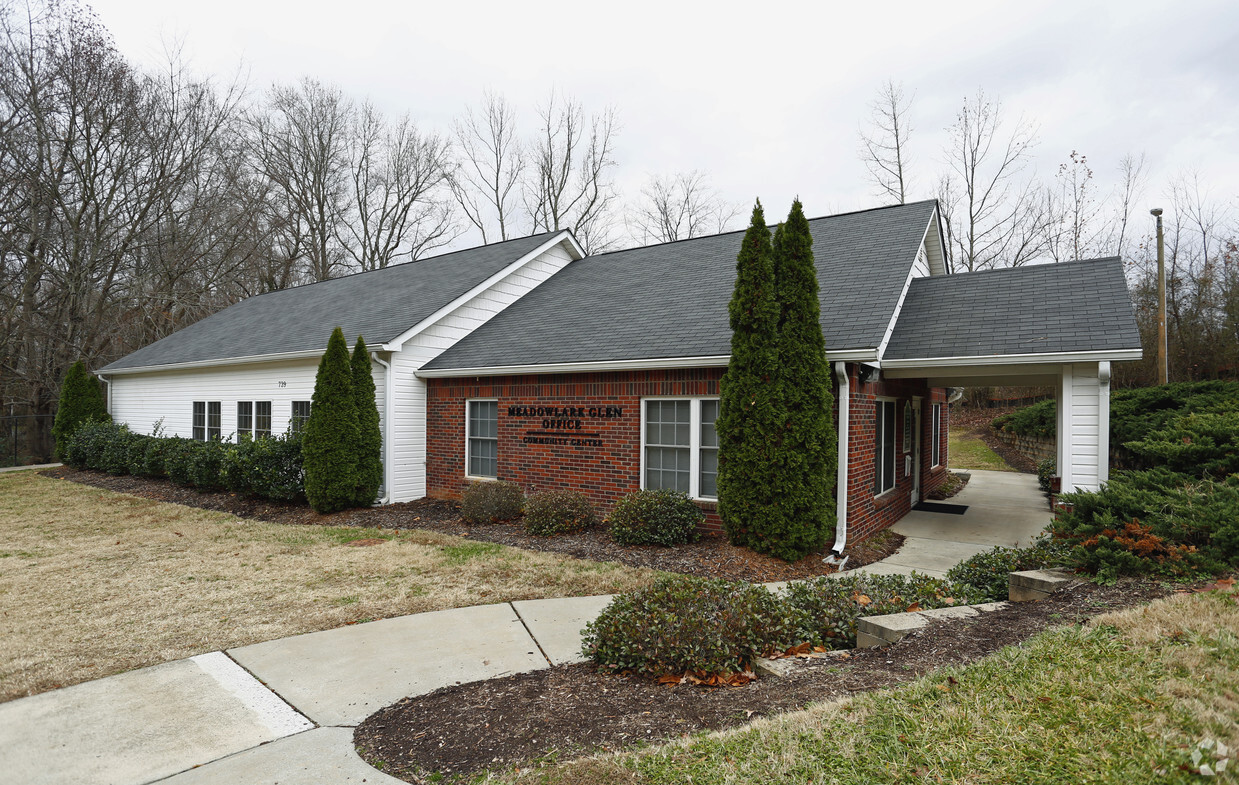 Primary Photo - Meadowlark Glen Apartments