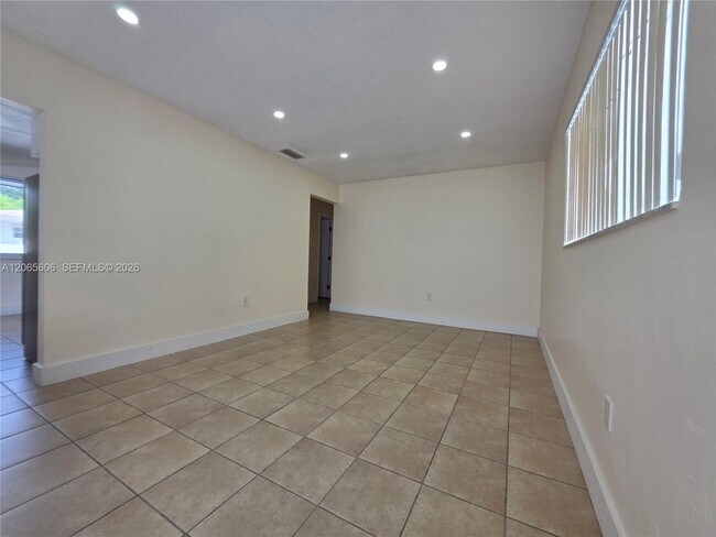 Foto del edificio - 5290 NW 2nd Terrace