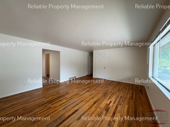 Foto del edificio - 327 Cottage Pl