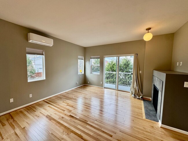 Foto del edificio - Everett Townhouse