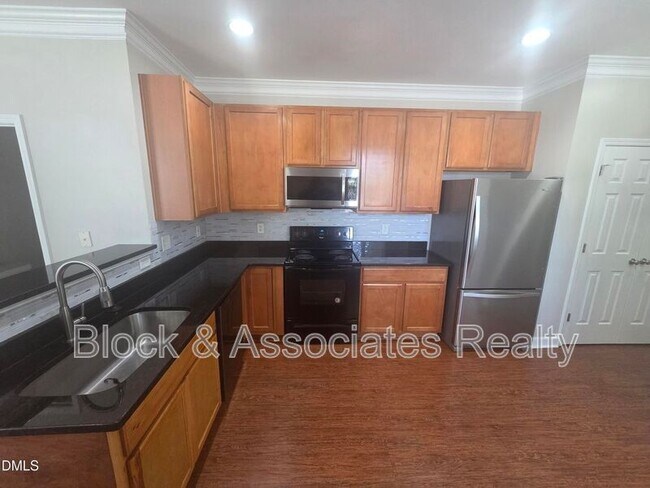Foto del edificio - 2603 Forest Shadows Ln
