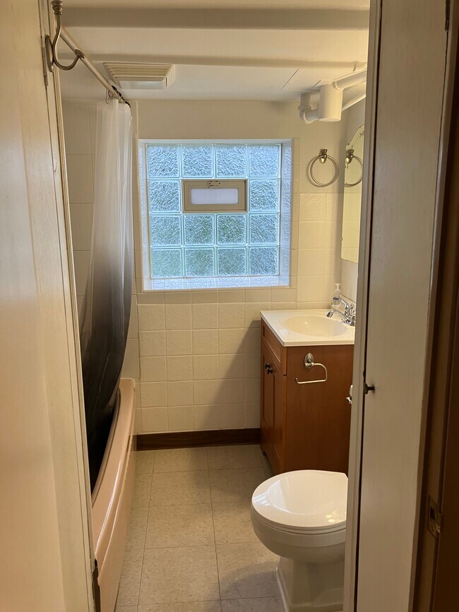 Bathroom - 5027 S Latrobe Ave