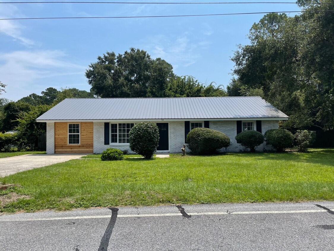 Primary Photo - NEWLY RENOVATED!