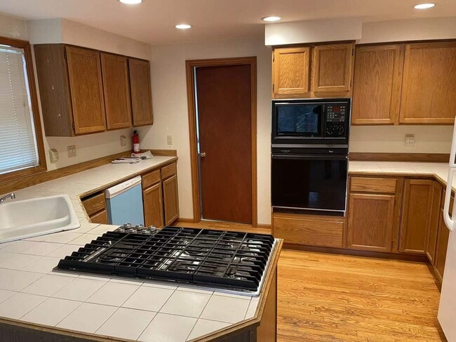 Building Photo - Beautiful House in Redmond/Microsoft area ...
