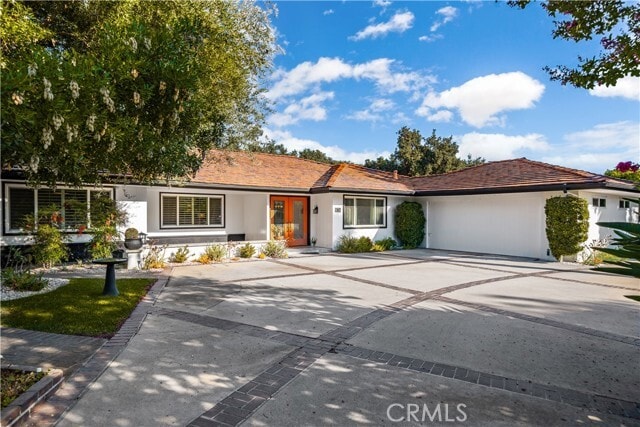 Foto del edificio - 4124 Oak Hollow Rd