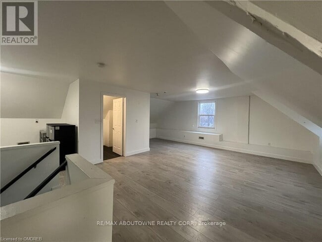 Building Photo - 49 Fairleigh Ave S