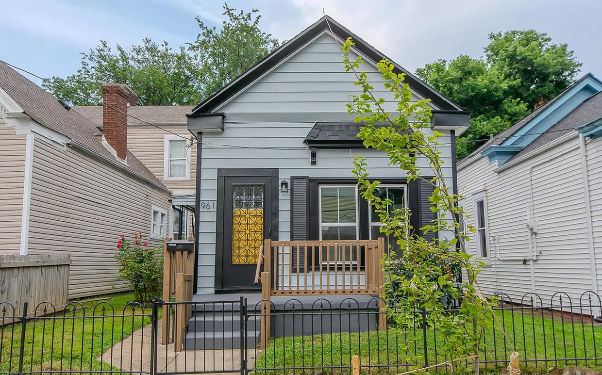 Updated & Beautiful 2 Bedroom Home with Pr... - Updated & Beautiful 2 Bedroom Home with Pr...