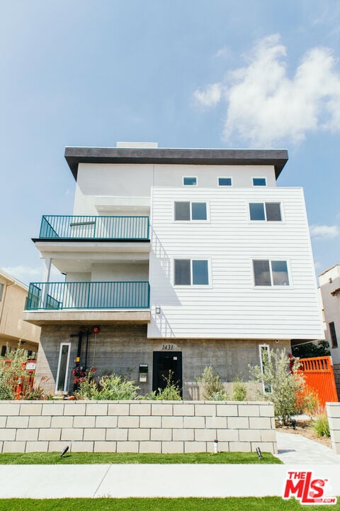 Building Photo - 1431 S Sherbourne Dr