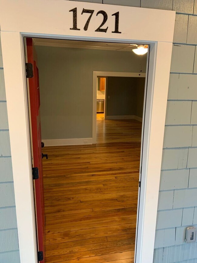 Foto del edificio - Charming Flat Rock Bungalow