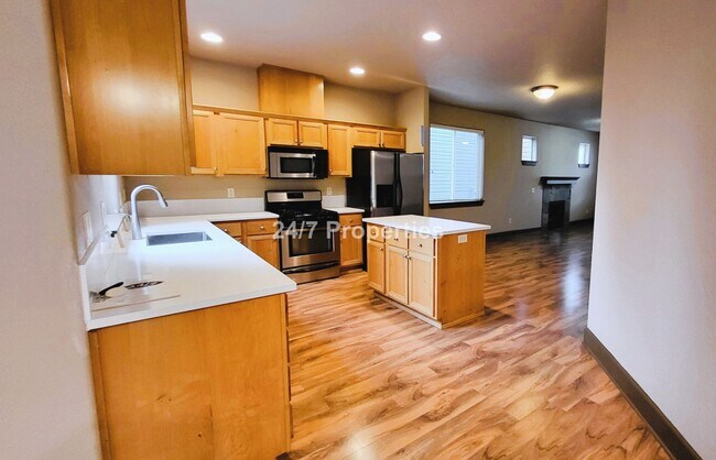 Building Photo - The Perfect 3 BD | 2.5 BA Home in Oregon C...