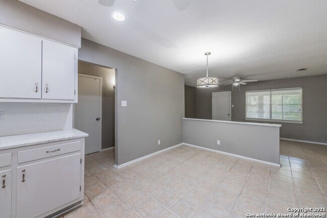 Building Photo - 6012-6014 Evers Rd