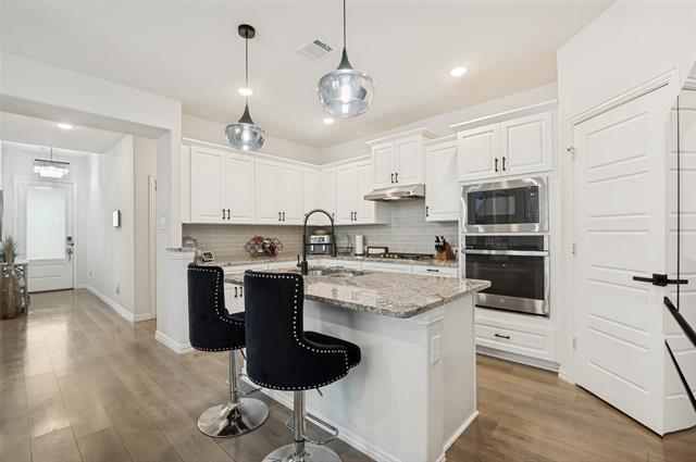 Foto del edificio - 656 Bethpage Dr