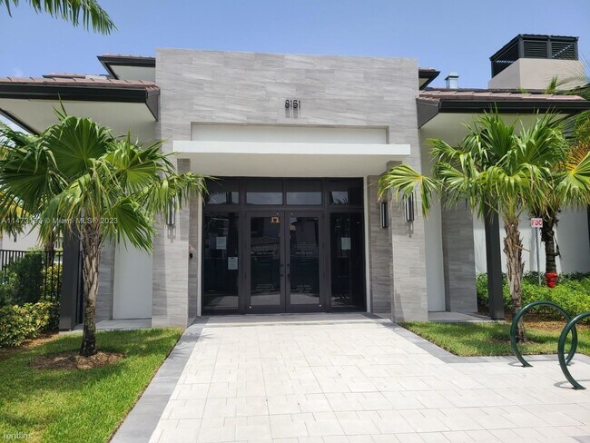 Building Photo - 3 br, 2 bath House - 8301 NW 41st St Apt 302