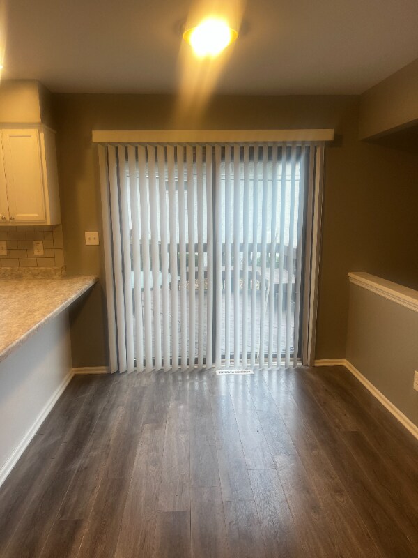 Building Photo - 6555 Birchview Dr