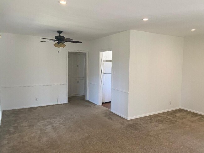 Building Photo - 3732 Carmona Ave
