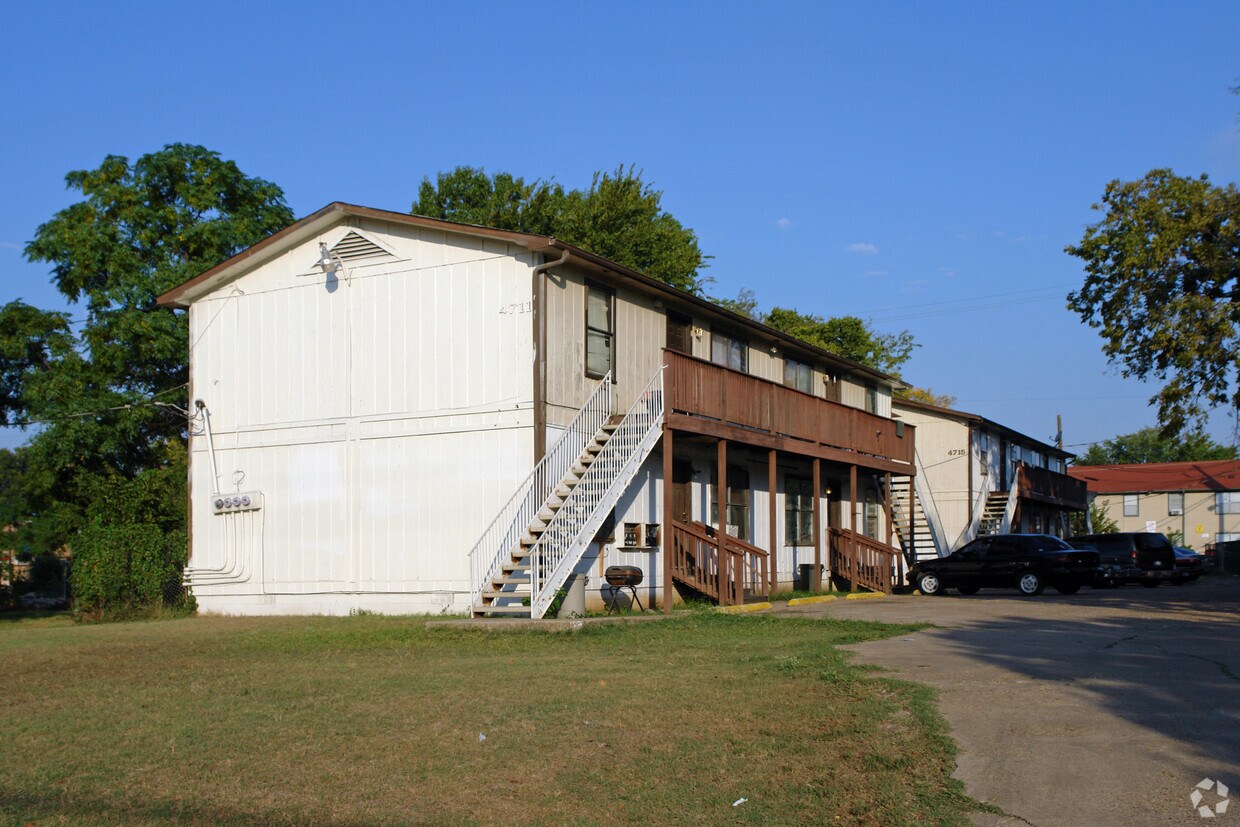 Building Photo - 4711 E Side Ave
