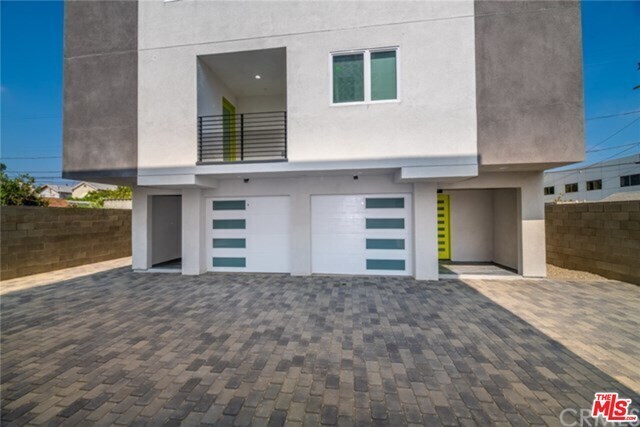 Building Photo - 1120 N Heliotrope Dr