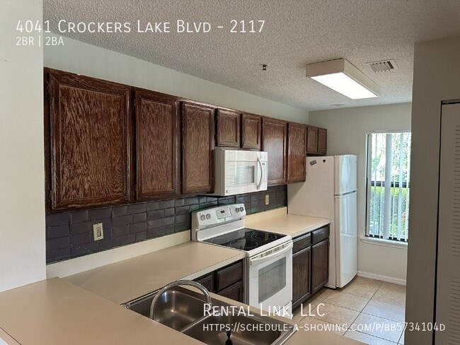 Foto del edificio - 4041 Crockers Lake Blvd