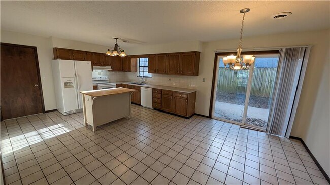 Foto del edificio - 2225 E Jonquil Rd