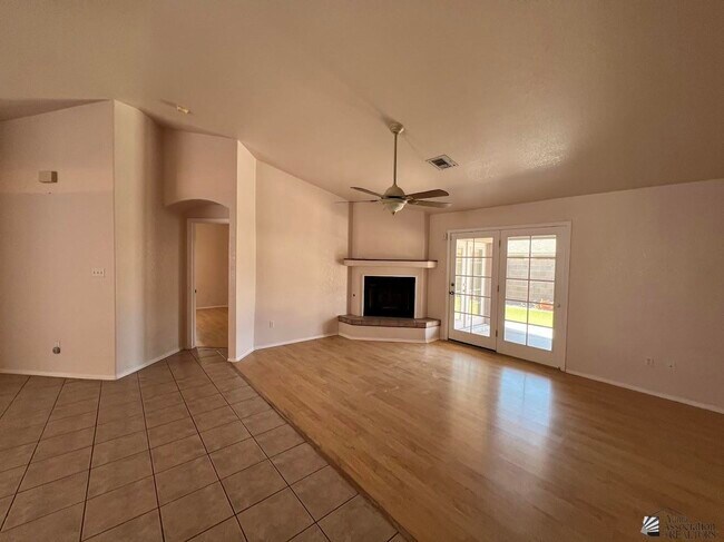 Foto del edificio - 11147 E 27th St