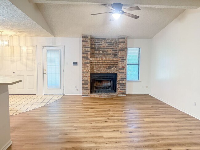 Foto del edificio - 1815 Cedarview Dr