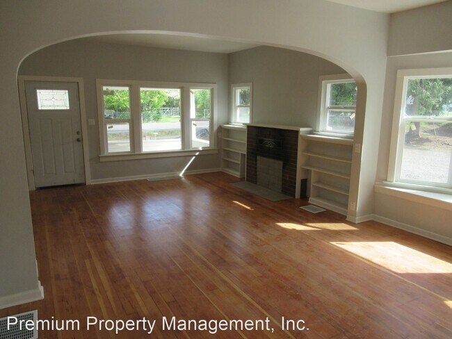 Building Photo - 1190-1210 Alder Dr NE