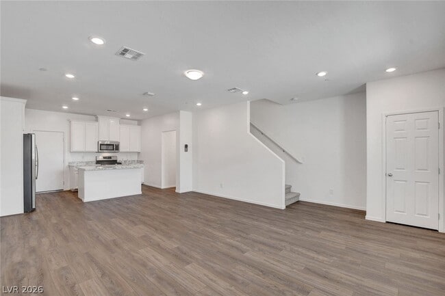 Building Photo - 6275 Haiku Stairs St