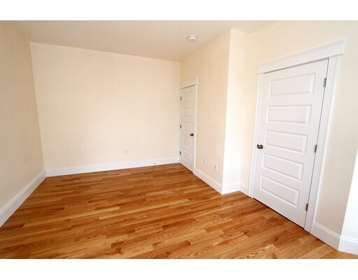 Foto del edificio - 8 Roach St