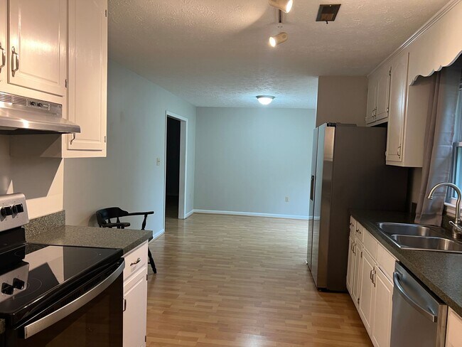 Foto del edificio - 1 month free with 16 month lease - Pet-fri...