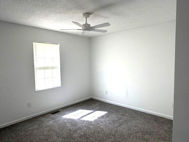 Foto del edificio - ~ Cute 2-Bedroom Home w/fenced back yard! ~