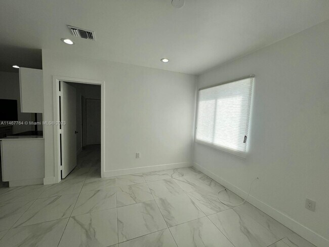 Building Photo - 384 Tamiami Canal Rd