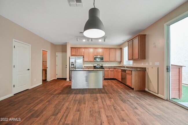Building Photo - 2185 S Sanders Dr