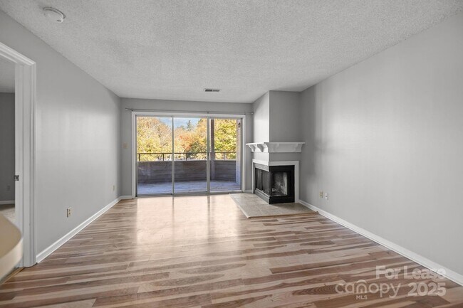 Foto del edificio - 2505 Stockbridge Dr