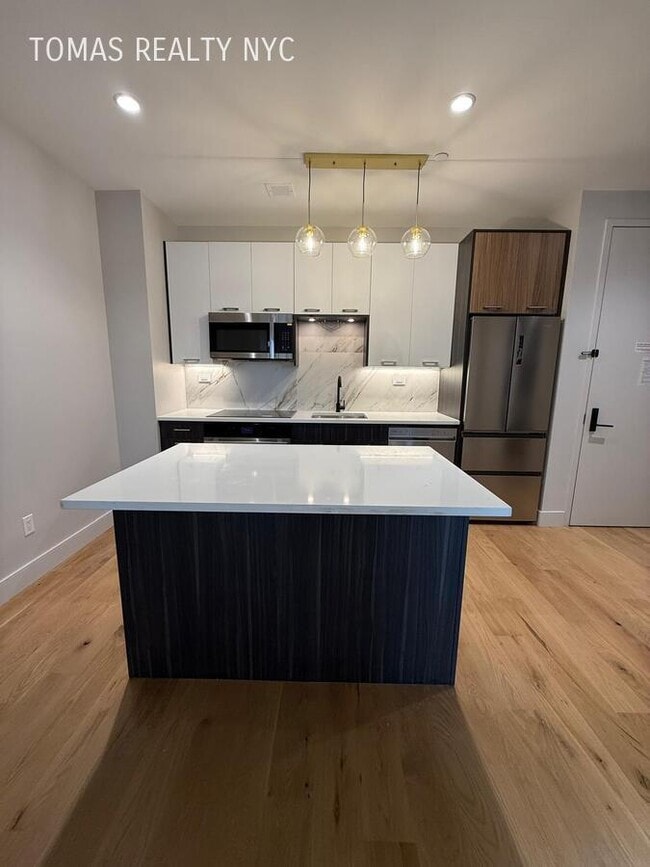 Building Photo - 1890 Pelham Pkwy S