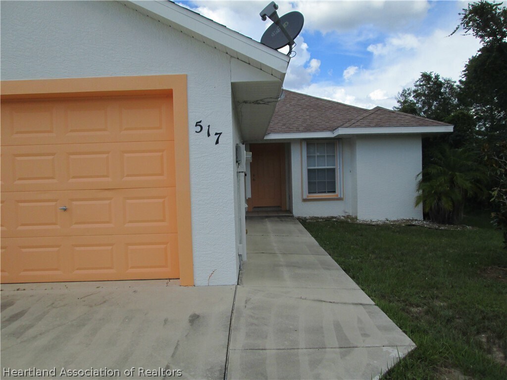 517 Washington Blvd NW, Lake Placid, FL 33852 Townhouse for Rent in