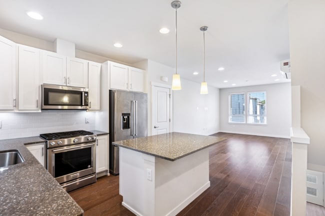 Building Photo - 3601 NE 146th Pl
