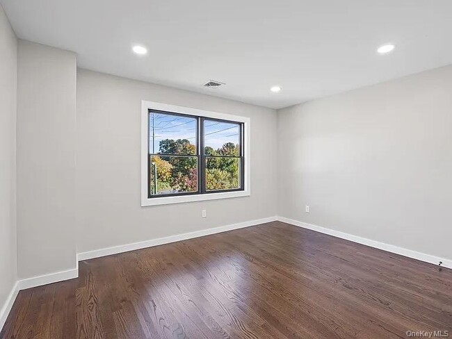 Building Photo - 42 Lamport Ave