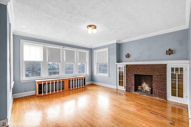 Foto del edificio - 3702 W 61st St