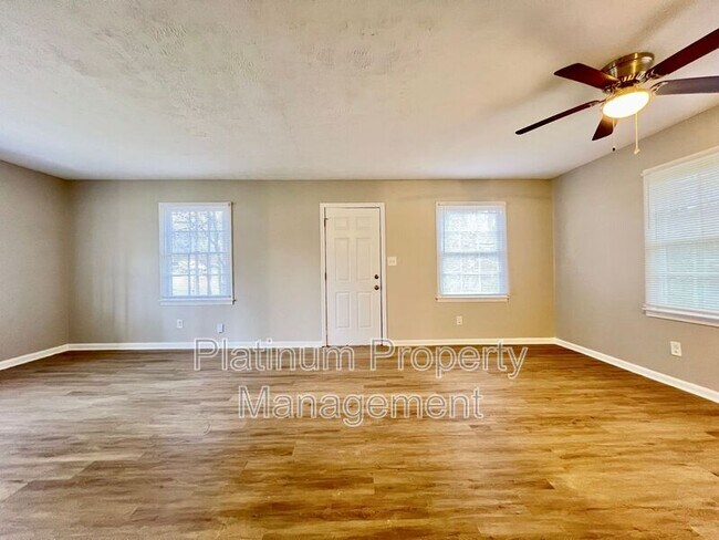Building Photo - 4220 Hasty Ln