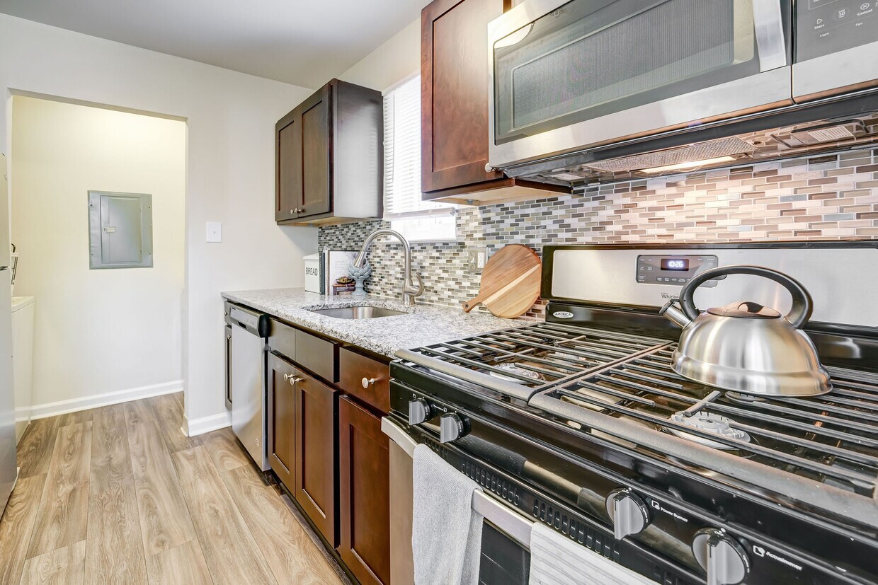 Fox Run Apartments and Townhomes 900 Woodchuck Pl Bear, DE