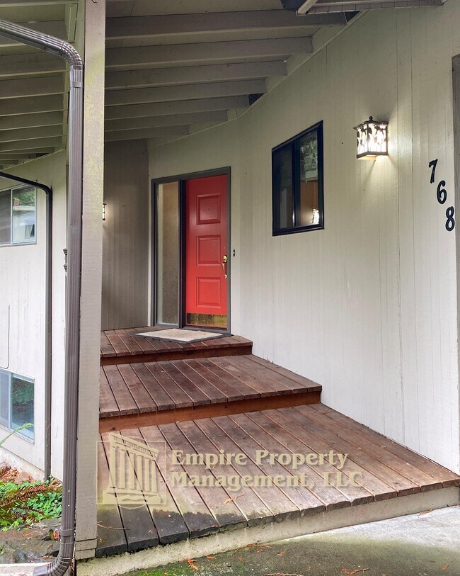 Building Photo - 768 Foothill Dr