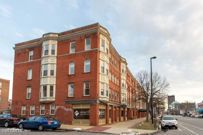 Building Photo - 1331 Elm St