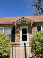 Building Photo - 1609 SW B Ave